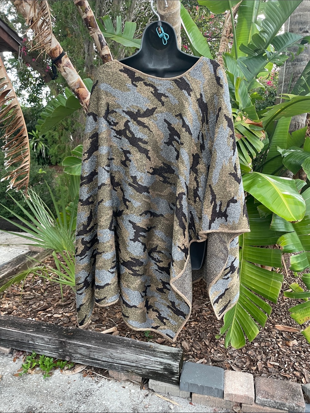 Gold, silver, and bronze, camo poncho or cape - Picture 3 of 6